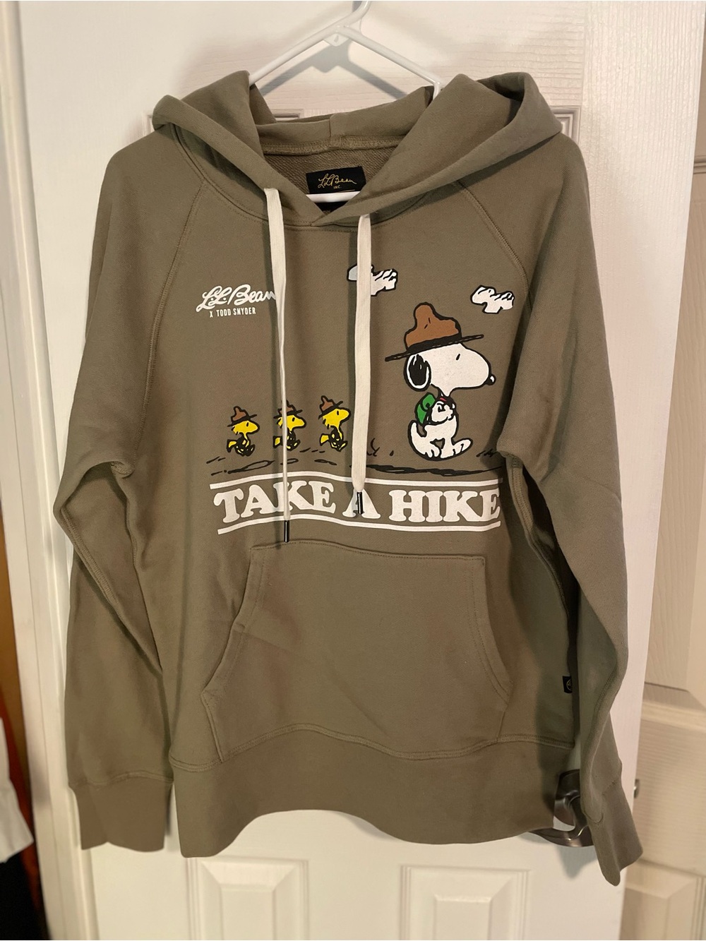 Todd Snyder Men's Olive 'Take A Hike' Snoopy Crewneck Hoodie